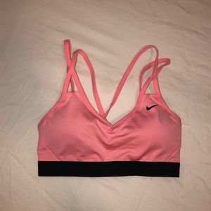 nike sports bra comes with pads